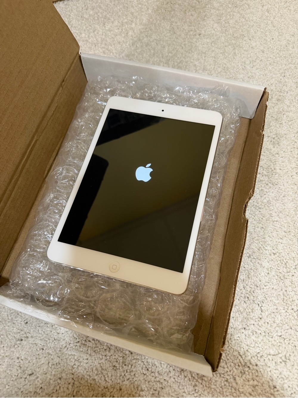 Apple iPad Mini in White 16GB Data Wiped